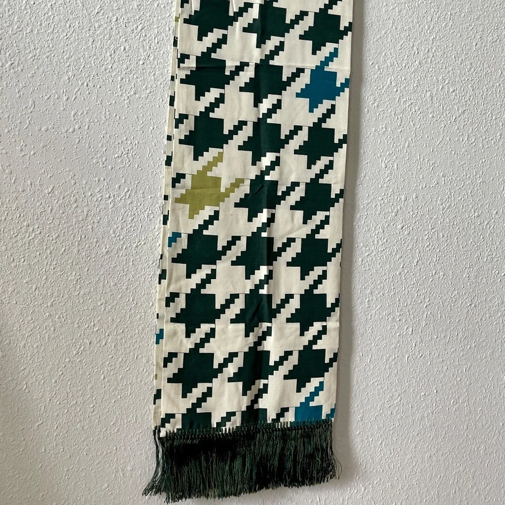 Vintage silk fringe houndstooth scarf, green and white - Picture 2 of 6